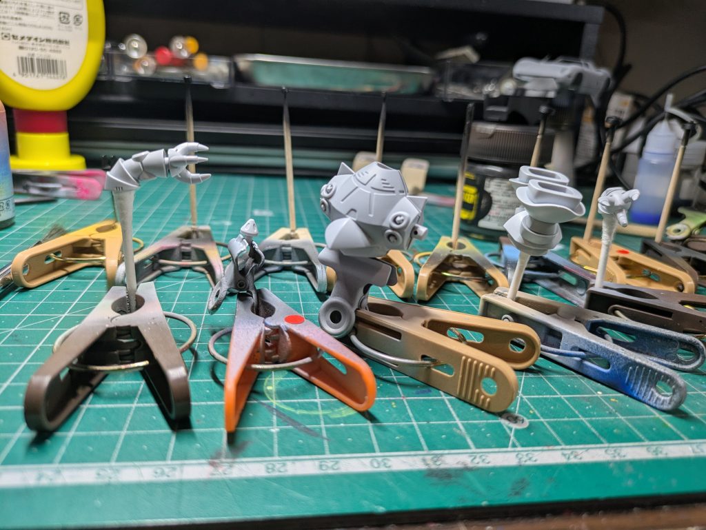 ボディは特に改造等はありません。ユニコーンぽいカラーに塗りました。