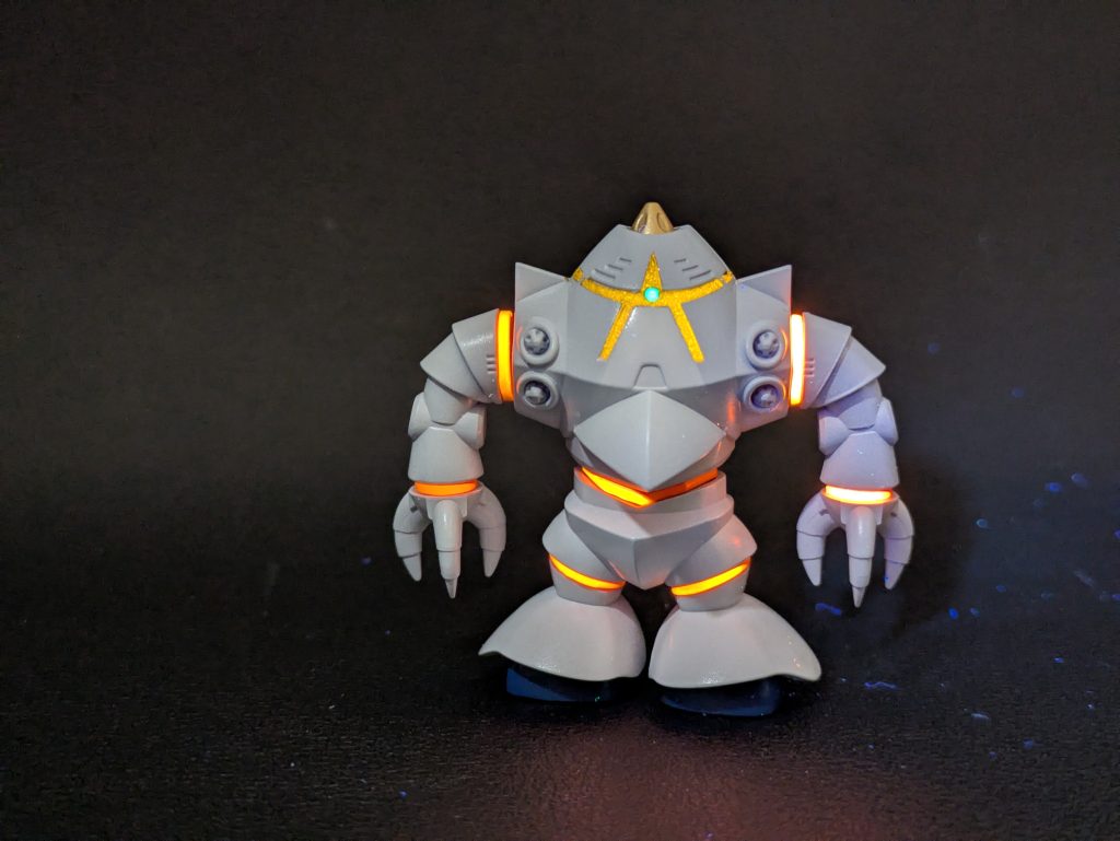 1mmの厚さのスペーサーを作り、蛍光レッドで塗装しました。UVライトで照らすことで発光しているように見えます。