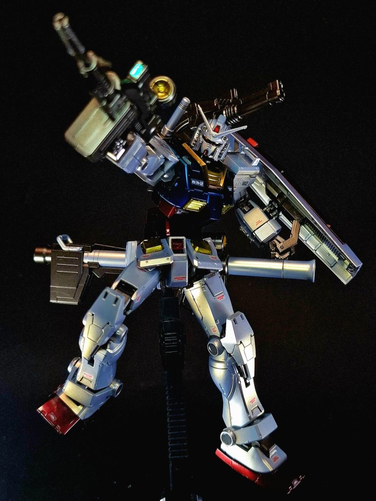 ビーム・ライフル型式番号：XBR-M79-07G[52]本機の主兵装[21]。ブラッシュ社製[53]。開発担当かは不明ながら型番にボウワ社の名称を記載した資料もある[52]。エネルギーCAP技術によりメガ粒子砲を携行可能に小型化したモデルで[25]、出力は1.9メガワット[51]。一年戦争当時の戦艦の主砲クラスの威力を誇り[52]、MSを一撃で撃破可能なほどのやや過剰な威力を有する[53]。一説には当時のビーム出力の制御が不安定なため、とりあえず運用可能な最大出力を想定した設定値とも[53]。最大出力約15発でエネルギーを使い果たし、その時には母艦からスペアライフルを受けとる必要があった。可動式センサーの情報はFCSでRX-78本体のセンサー情報と統合処理され、高い命中精度を実現している[53]。オプションでビーム・キャノン（出力5.5メガワット）が用意されていたとする資料もある[51]。開発は難航したが、その過程でビーム・スプレーガンが生まれている[25]。