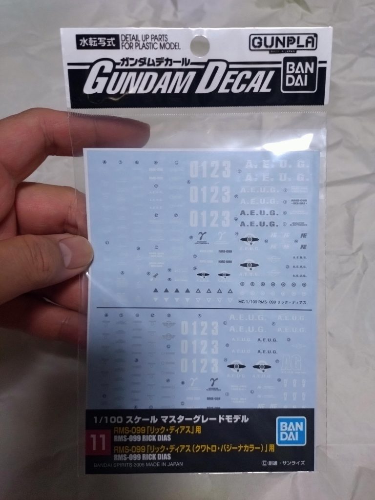 半分だけ使った水転写デカールになります。他は適当に貼付け。