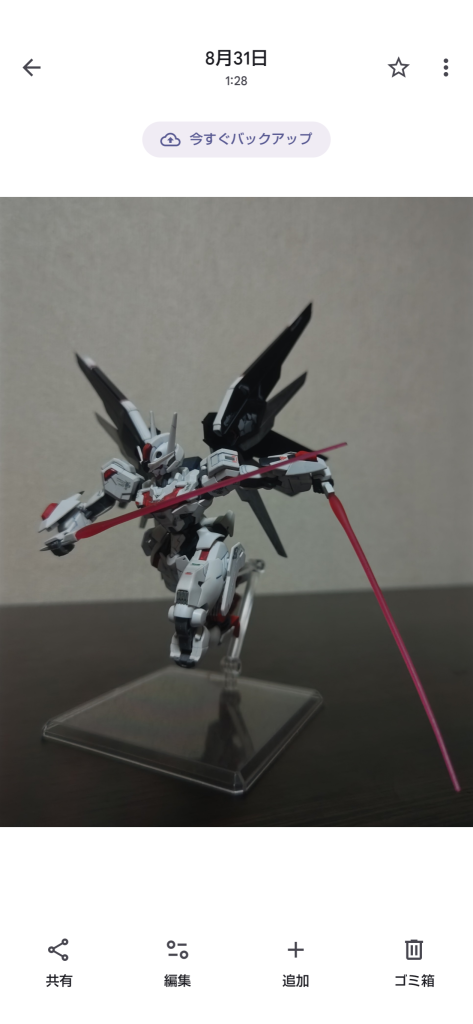 ビームサーベル長の柄は腰後ろにマウント。ダブルオーのパーツを使っています。が、写真を撮り忘れました………(´._.`)