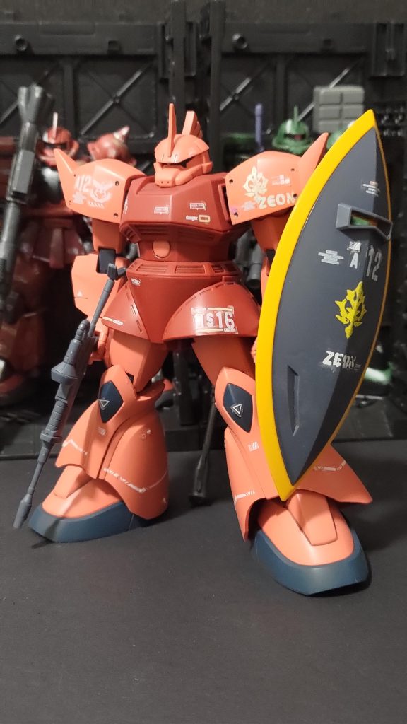 シールドには自作の転写デカールを貼っています。