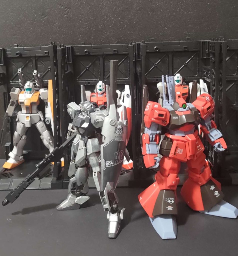 相棒の百式さんを筆塗り塗装でクロムシルバーに塗装したのでこちらにUPしておきます。かなり荒く塗装したのでツッコミなどは勘弁してくださいね！