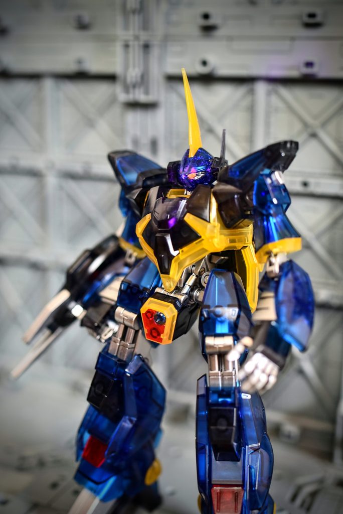 設定的には物凄くオーソドックな見た目になりそうなのに、他に類を見ない攻めたデザイン。そこにシビれる!あこがれるゥ!