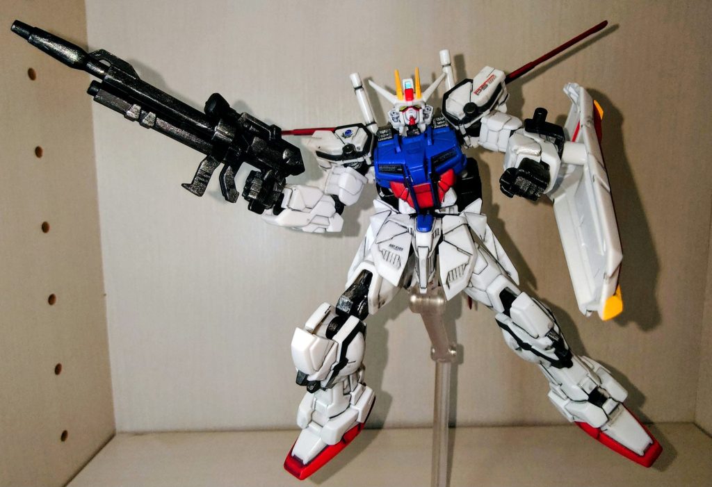 　別ポージング　シールド裏はスミ入れ忘れてました