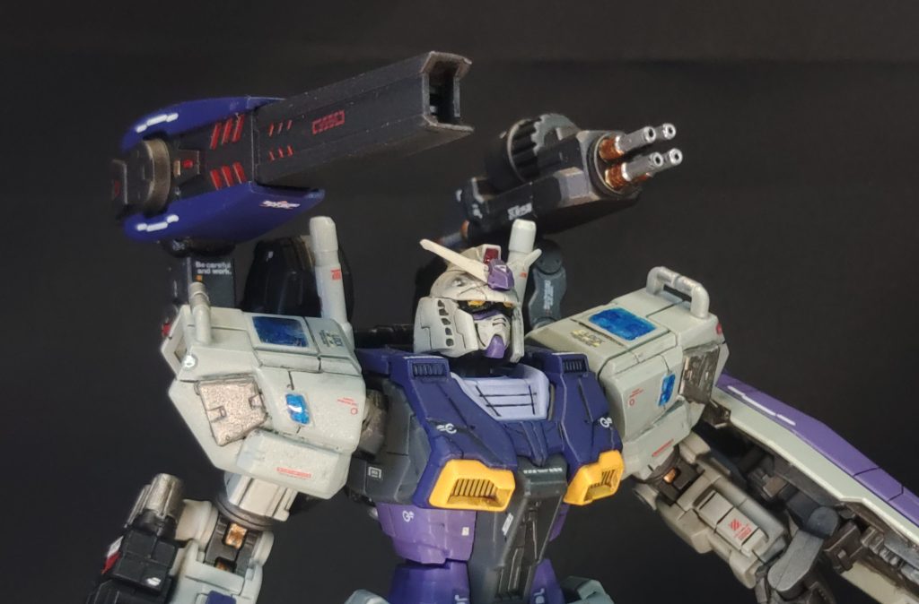 大型ビームキャノン&ビームガトリング背部の高機動パックに装備されている武装でキャノンは長距離砲撃向け、ガトリング近～中距離制圧射撃向けとなっている。こちらの装備も不必要になったらパージしデットウエイト化を防ぐことができる。