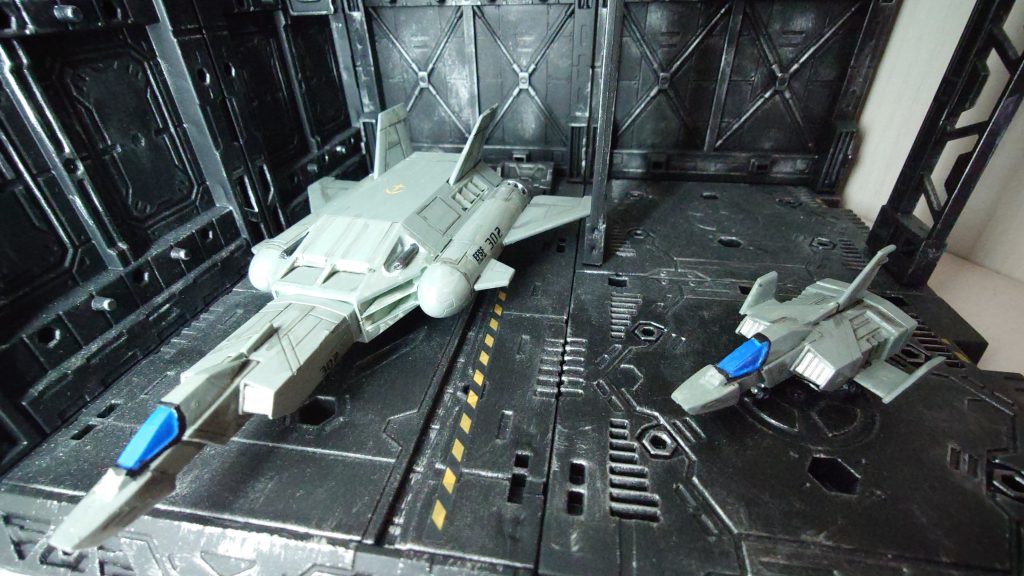 　今回は旧キットのコアブースター＆コアファイターを組みました　アクリジョンの軍艦色（１）米海軍色をチョイス　現代の戦闘機のカラーリングを参考にしました　勿論、全て手塗りです