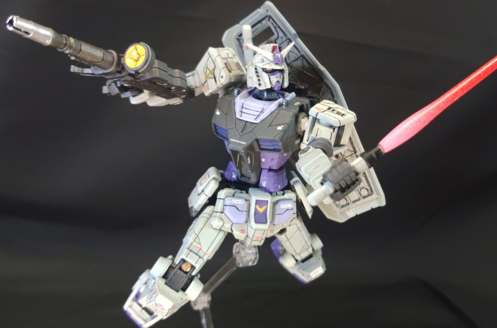 シールドはバックパックに装備することが可能。身軽になったことでより近接戦に対応しやすくなっております。