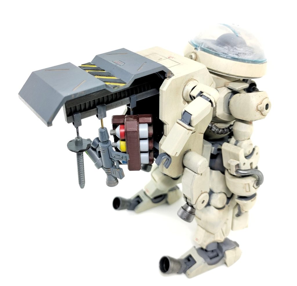 バックパックは開くと武器ラックが出てきます。