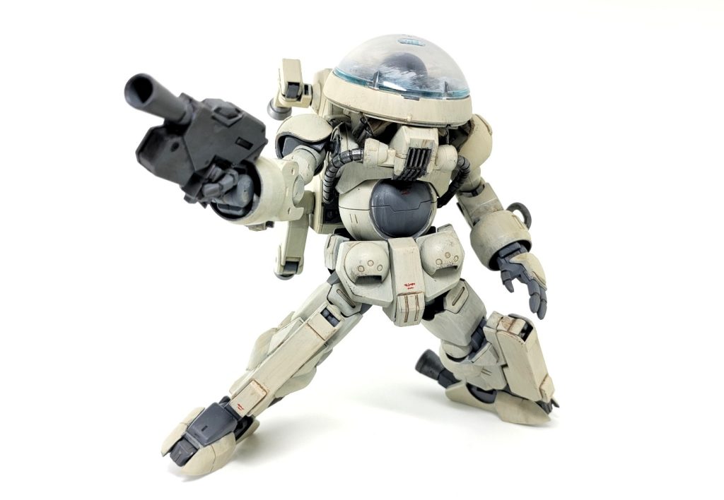 右腕にはビームガン。シンプルなビーム兵器です。