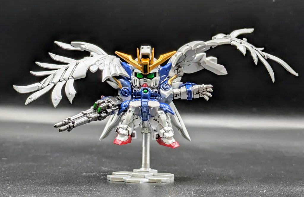 塗装後にクレオスのクリアシルバーを吹き光沢感を出してます。