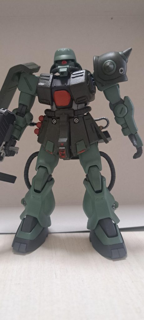 Bタイプのへリッツヘルム型にしました。色は成型色だと明る過ぎたので濃い目の色で(在庫)。それに合わせてパイプも濃いグレー。