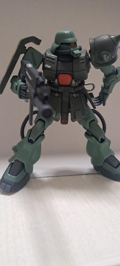 プラ板ちょっと貼って、デカール少なめ、スミ入れ、艶消し仕上げです。鬼の居ぬ間のスプレー。