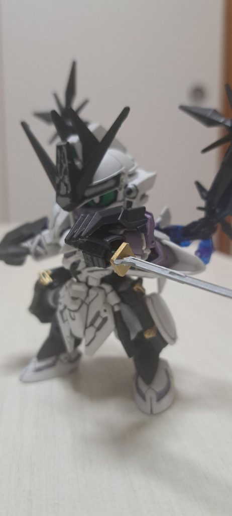 なのでパープルとは言わず藤色を多用。(ずっと前のドムに使いました)