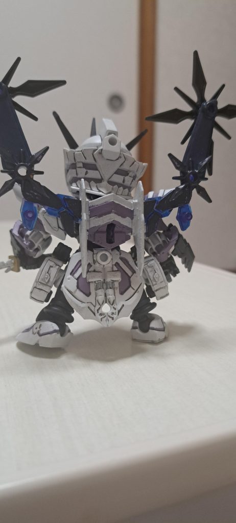 SDはまず、彫り直すところからせっせとスタート。今回はそんなに面倒な塗り分けもなくサクサク鬼の居ぬ間に進めました。