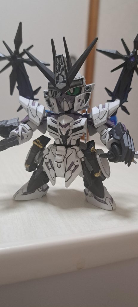 ほぼ筆塗り全塗装。ホワイトはニュートラルグレーⅠ、その他は残ってた調色の余りで塗装。スミ入れの艶消しクリア仕上げです。