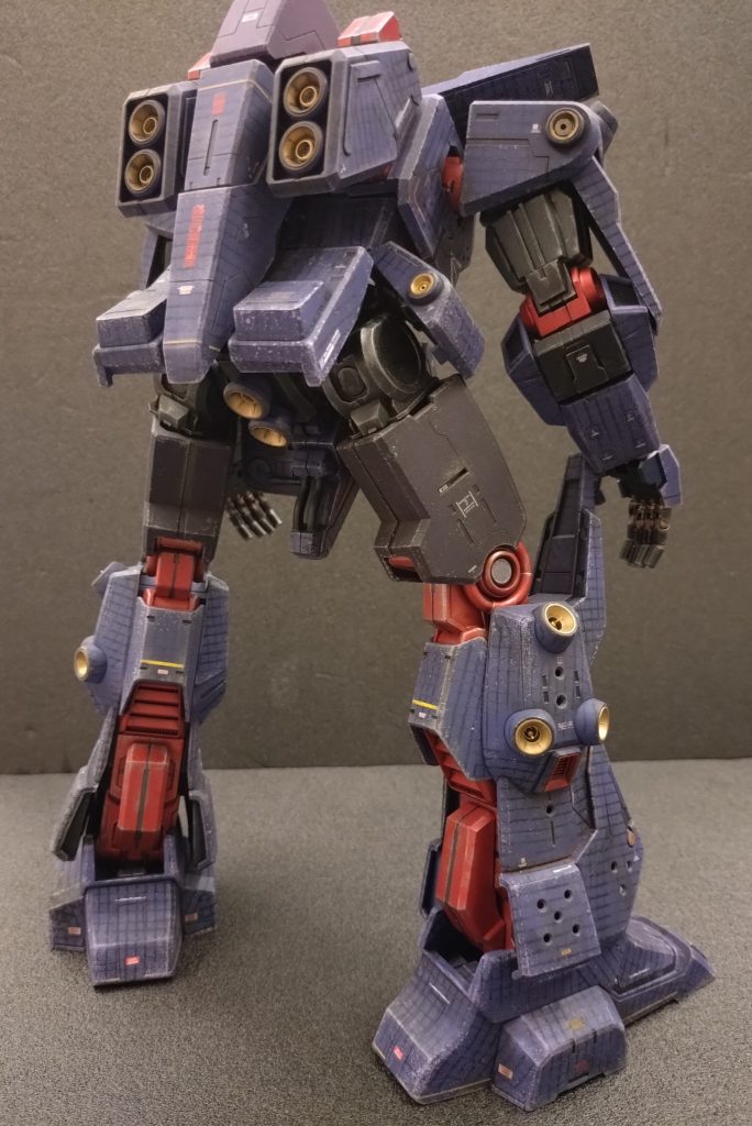 （気持ち悪く作るには…）そう考えてプラモを作ったことがなかったので足りない脳を使い考える。（アレみたいに顔がキモいのも正）…（気持ち悪く感じるものは？）僕の場合「蛇革」「魚の鱗」「蓮」「カエルの卵」細かく同じものが連なるものをそう感じると答えが出た…