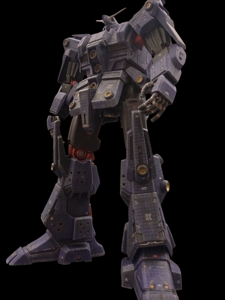 全身に鱗を描くほどの情熱はない…色々調べると「メッシュ塗装」という手法があるらしい。（真似してみっか！）メッシュを巻いて…スプレー掛けて…メッシュを巻いて…スプ…「あーっ！面倒くさっ！」そして完成となった…　　　　　　　　【完】