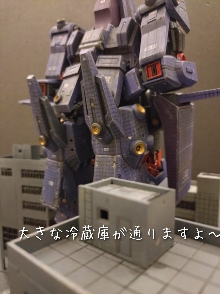 変形物は男はロマン。ドキドキする。変形に意味があろうが無かろうが変形するだけで「おぉぉ！」となる。ただコレを変形させるには「ギシギシッ！」「パキッ！」などと心臓がドキドキする音を聞きながら実行する必要があり全然ドキドキしない…むしろハラハラして寿命が縮む…