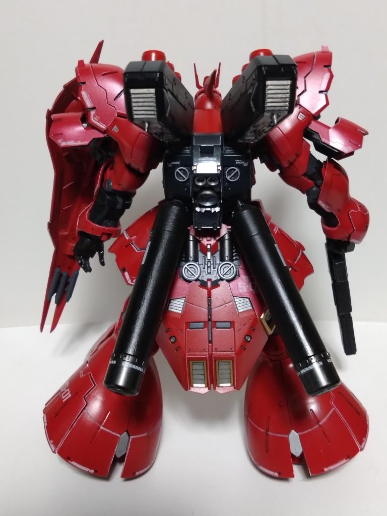 後側です。レッドも何種類か使用してますが分かりにくいかもですね。