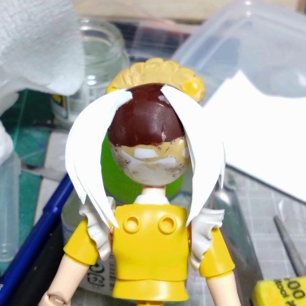 出張先で少しずつやってましたが週末持ち帰るため頑張ってとりあえず完成。これは出来が良いので塗装したらカッコよくなりそうです。うーん季節的なものか突然腰がピキピキ、ぎっくり腰手前みたいな嫌な痛み。😨チナッガイは先週末に何となく大雑把に完成イメージで髪型をプラ板で作ってみましたが裏側ってどうなのか？想像でやるかなぁ。少し調べてみるかな。🤔  （4枚目）
