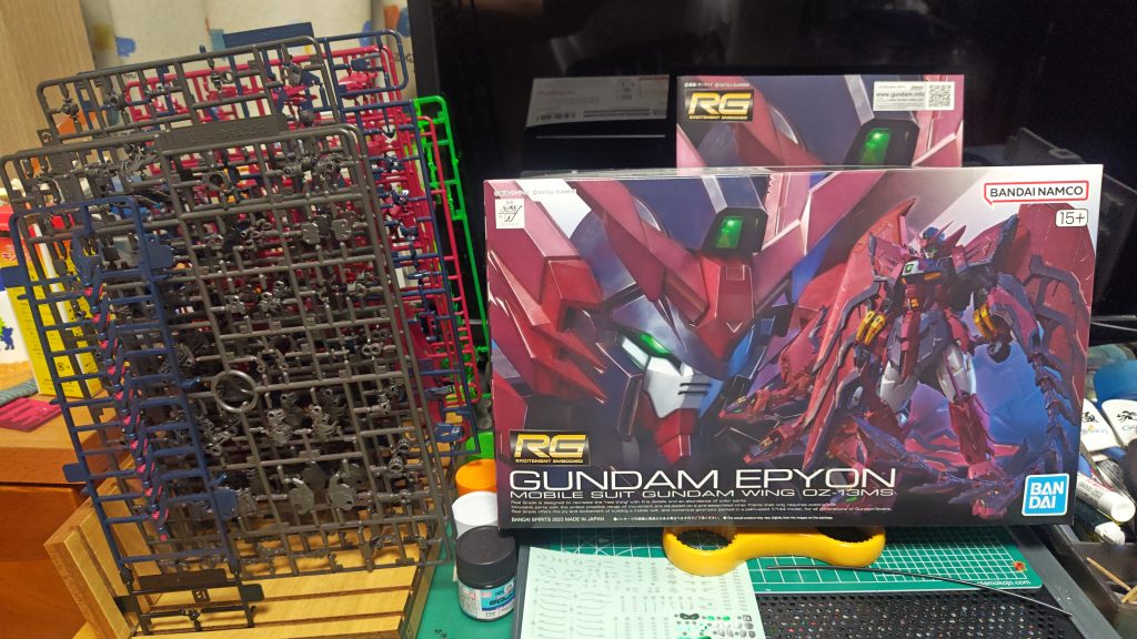 ボックスとランナー。流石にパーツ数は多いです。