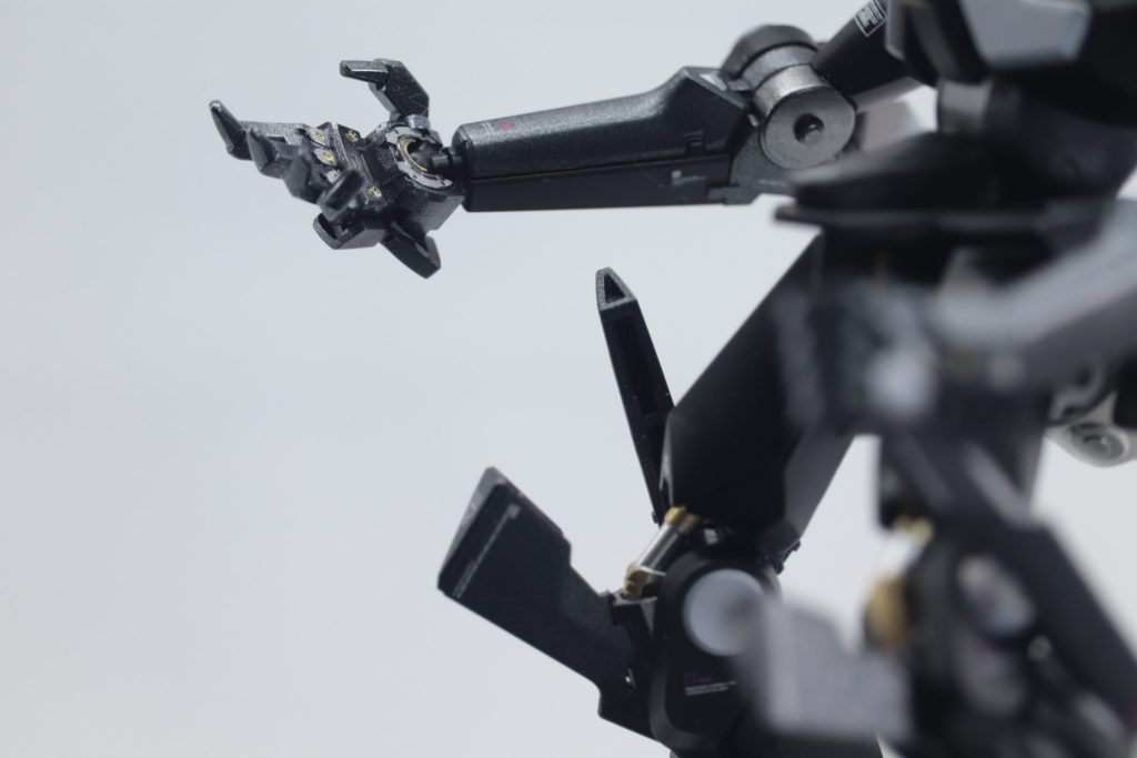 平手のハンドパーツめちゃくちゃカッコいいですね。ハンドパーツの可動素晴らしいですし、今後こういう形式のハンドパーツ増えると嬉しいです。