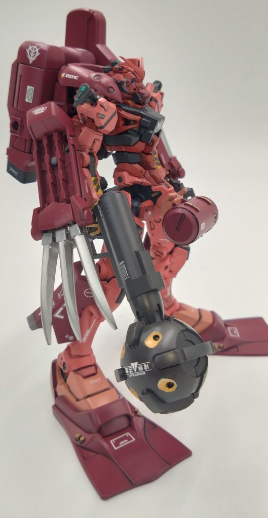 水中戦装備はジオニック社とMIP社の共同開発した外付け式換装兵装であり背部と脚部のハイドロジェット推進器に加え、首回りのバラスト・タンク、股間部のベスト状潜水装置、脚部の足ヒレ状のフィンなど、従来の水陸両用機よりも洗練された装備が各所に取り付けられている。またガンダムの装甲ルナチタニウム合金のおかげである程度の防水加工と耐圧有しているため水中での長時間行動と高い機動性能を付加させていた。