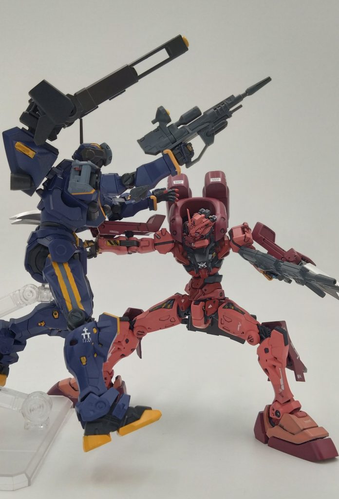 ジャブロー攻略戦時に基地内部での破壊工作に潜入していたシャアの水中型ガンダム・アカハナのアッガイ三機・ボラフスキ二フの重水陸MSゾックの編成で行動中ロールアウトしたての先行配備軽キャノンが緊急出動したがキャノンのビームライフル掃射をいとも簡単にすり抜け腹部にアイアンネイルを突き刺し破壊している。