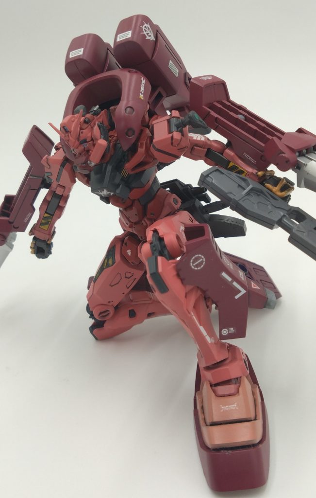 使用したキットはゼーズールとザクマリナーでガッシャはザクマリナーのミサイルガン銃身を三ミリ穴開けてとハイパーハンマーをガッチャンコしました。ほんと赤いガンダムの肩と肘と太腿ついてるハードポイントは本当便利W