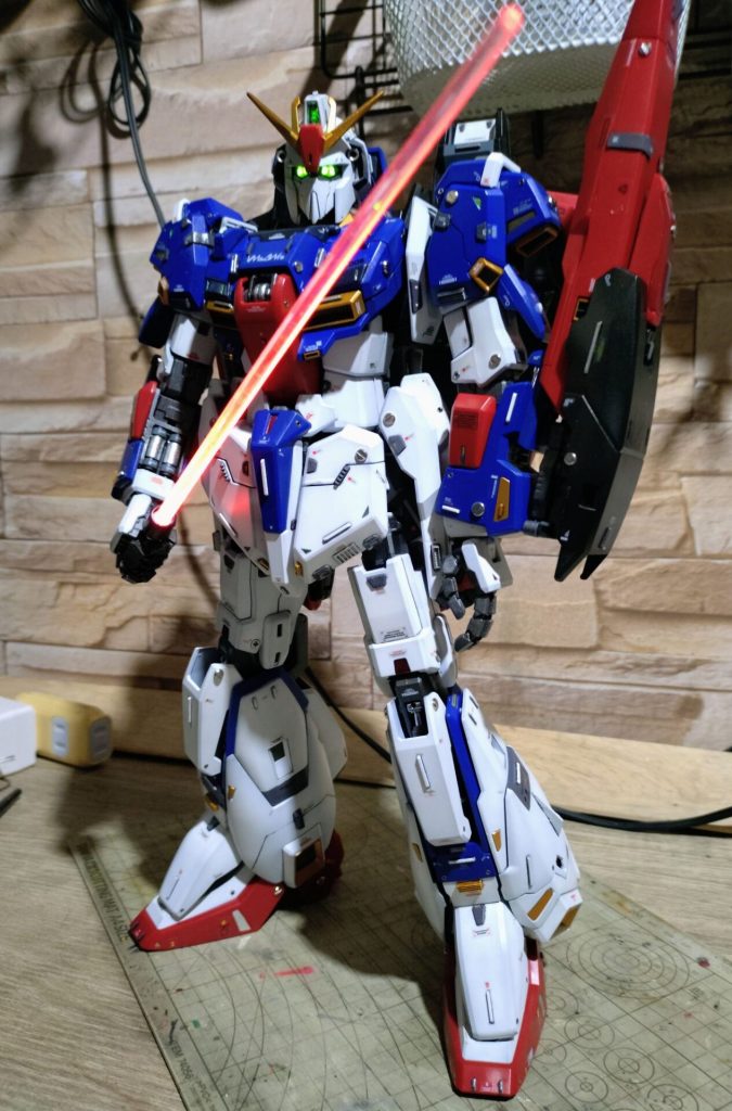 このビールサーベルをうまく光らせるのがとても大変でした