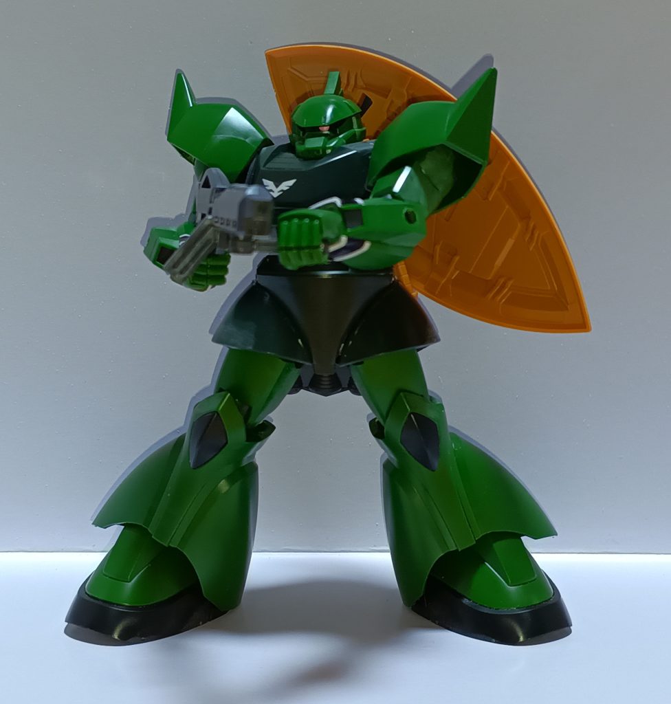 ビームマシンガンはなんと両手で構えることができます。