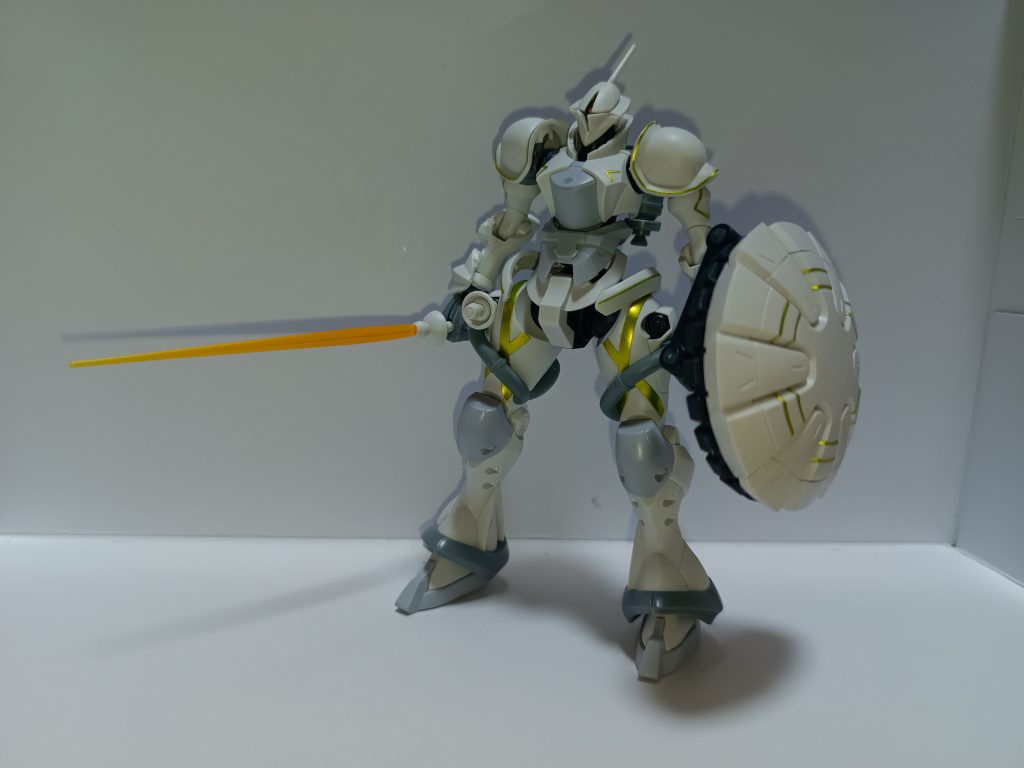 ギャンといえばぶっとい専用ビームサーベル！なんですがサーベル細いですね。