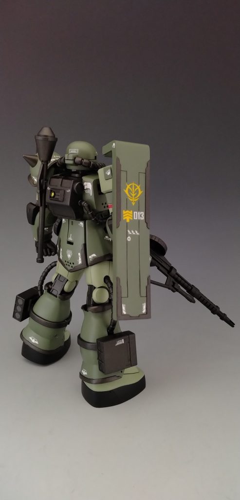 いつもなら重武装するんですけど各パーツがけっこう干渉するのでコトブキヤのパンツァーファウストを追加のみになりました(汗)