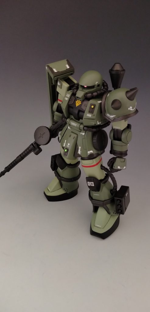 モノアイレールは狭くしました。モノアイはハイキューのメタルパーツを使うと頭部の大きさに埋もれてしまうので今回はHアイズのみの使用です。