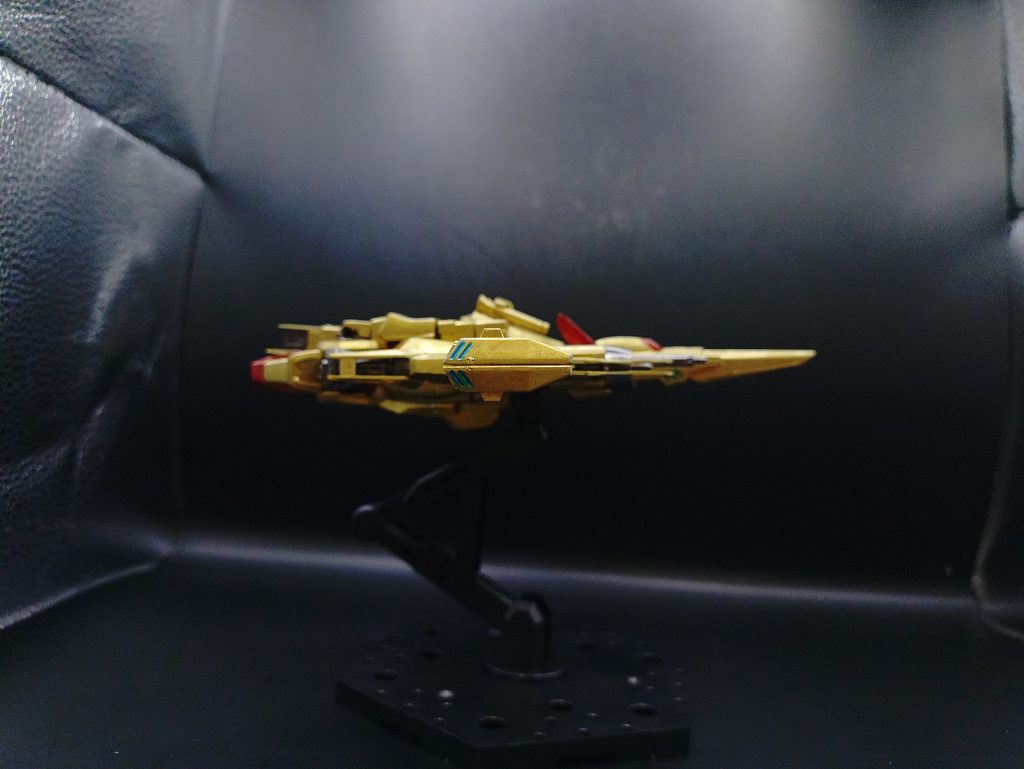 ◯サイドサイドからみたら、スマートな感じがわかりやすいと思います。元エースパイロットであるシャアが可変機を乗るのはあまりイメージわかないですが、機体の強みを生かしてくれると思います。