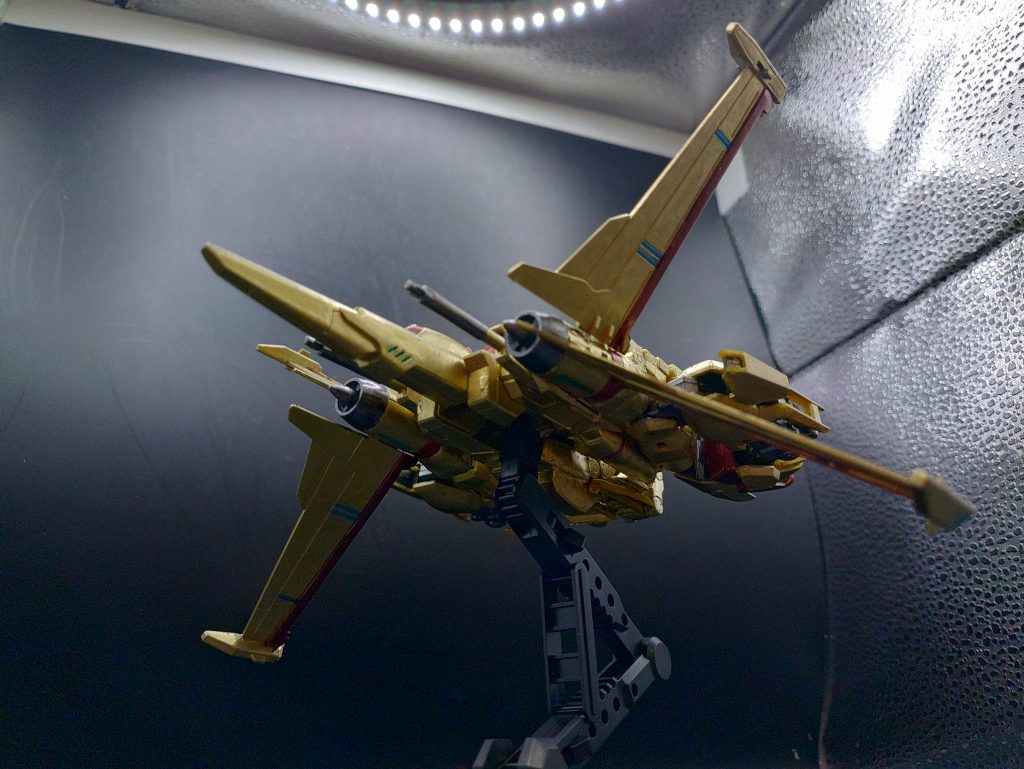 ◯アクション下から見上げたxウイング。フォランテスのビーム刃は継承していませんが、それ以外の武装は継承しており、オリジナルの百式と異なり、意外に固定武装は充実しています。