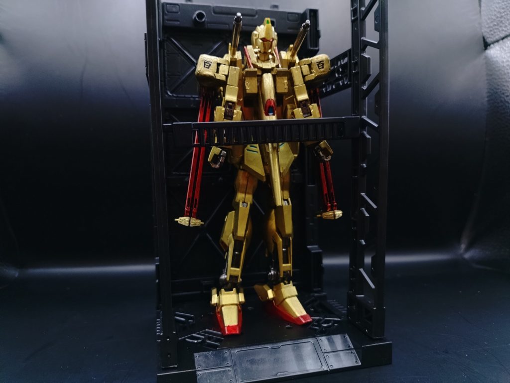 今回も引き続き、z計画の機体、百式です。今回は簡易変形と、MA形態のスマートをメインに作成しました。そのため、MS形態は少し不格好ですが、それが少し異形な感じになって、いい塩梅になったかと思います。