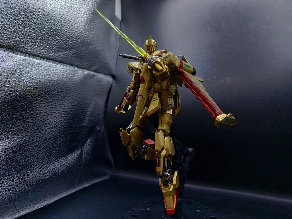 ◯ビームサーベル普段の百式と変わらず腰にビームサーベルをマウントしています。以前作成したリックディアスは顔と胴体意外は別ものでしたが、あの時は雰囲気が変わらなかったですね。胴体は結構機体の雰囲気を変える重要パーツである事がわかりました!