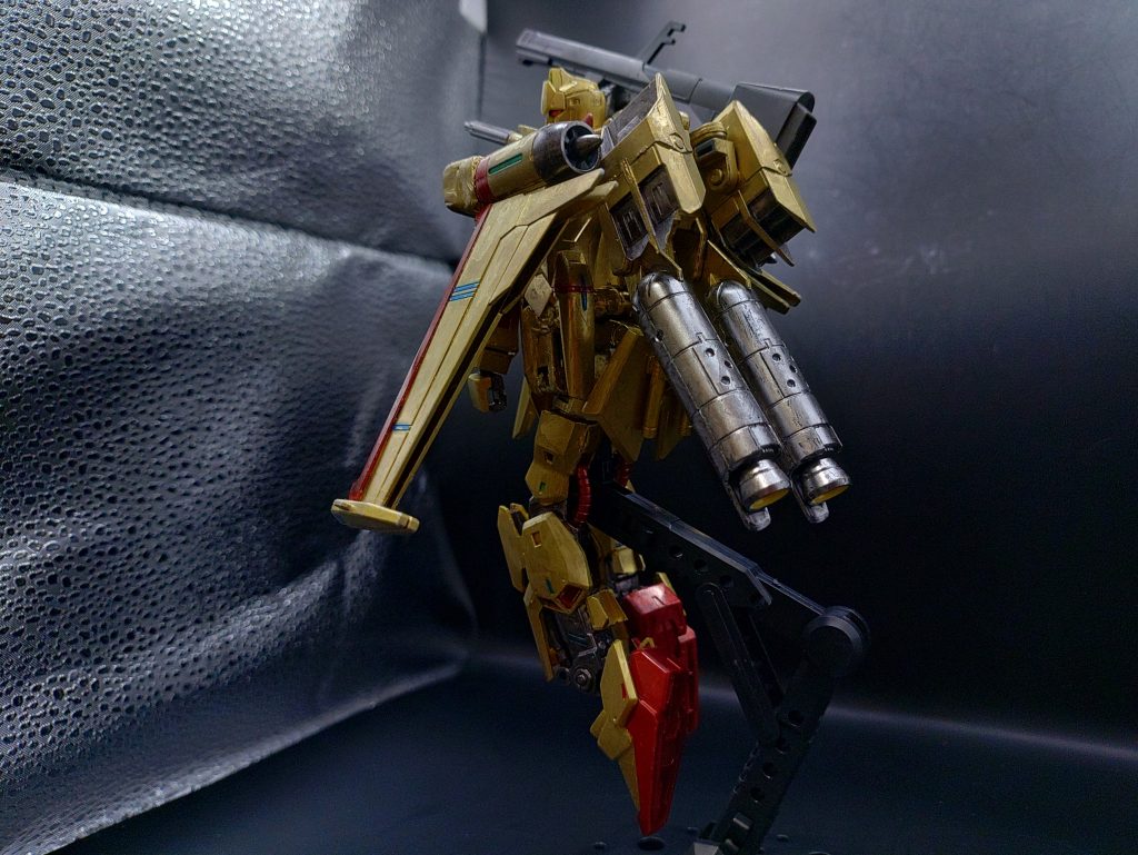 ◯プロペラントタンク装備機体の背部に様々なオプションを装備出来る汎用性がある機体ですが、今回はプロペラントタンクを装備しました。また、いつものバズーカも装備させましたが、様になっているかと思います。