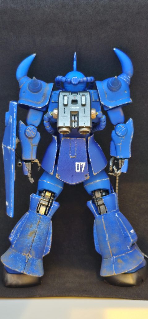 背面は塗装の失敗が一番目立っていたのでウェザリングで誤魔化しています。