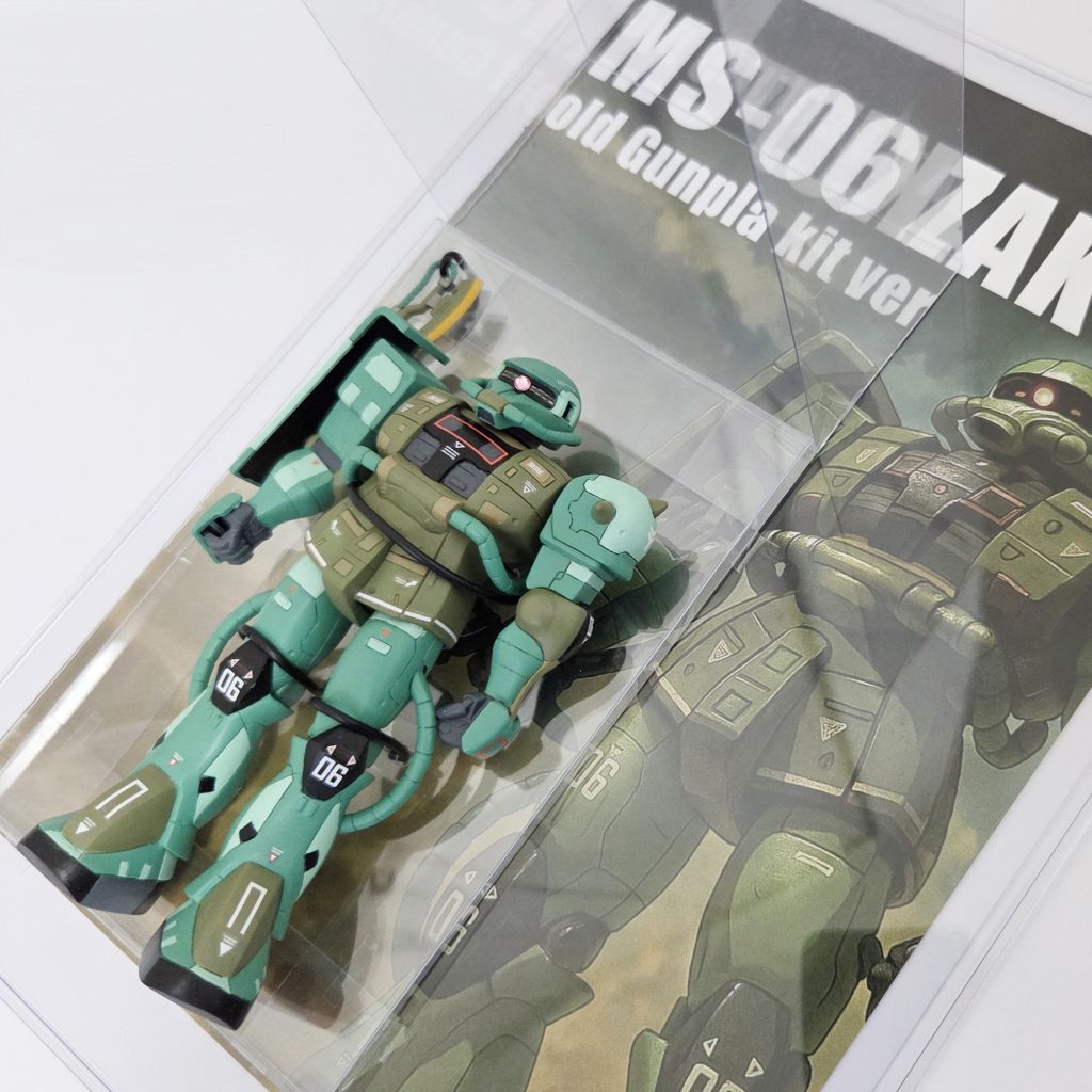 パッケージイラストは、AIを活用して撮影したガンプラから起こしました。あとパッケージは100均の硬質カードケース使って作成してます。原材料費は500円もかかってない、お財布に優しい工作です(笑)