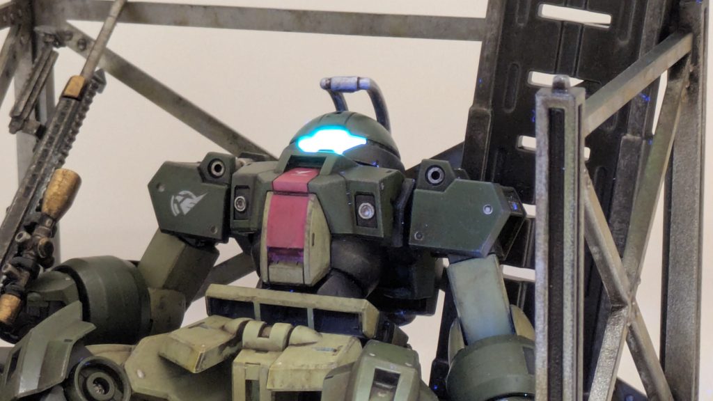 XXX「こいつ…動くぞ!」