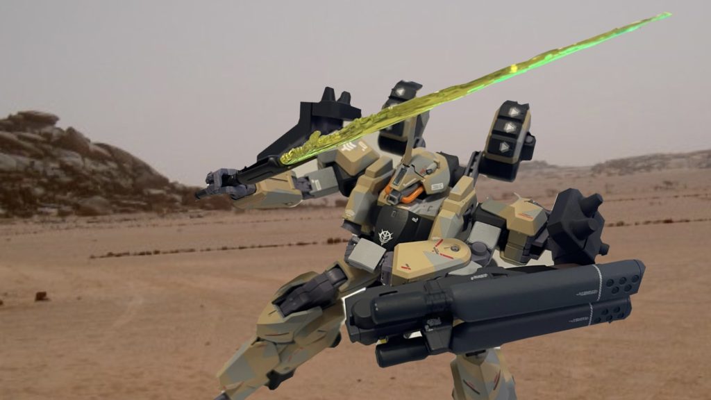 原作舞台は火星なんでしょうか？だったら砂漠もあながちいいのか？武装はビームスマートガン、ツインビームライフル、レールガンオプションでグレネード、肩部にミサイルランチャー、ビームサーベルです