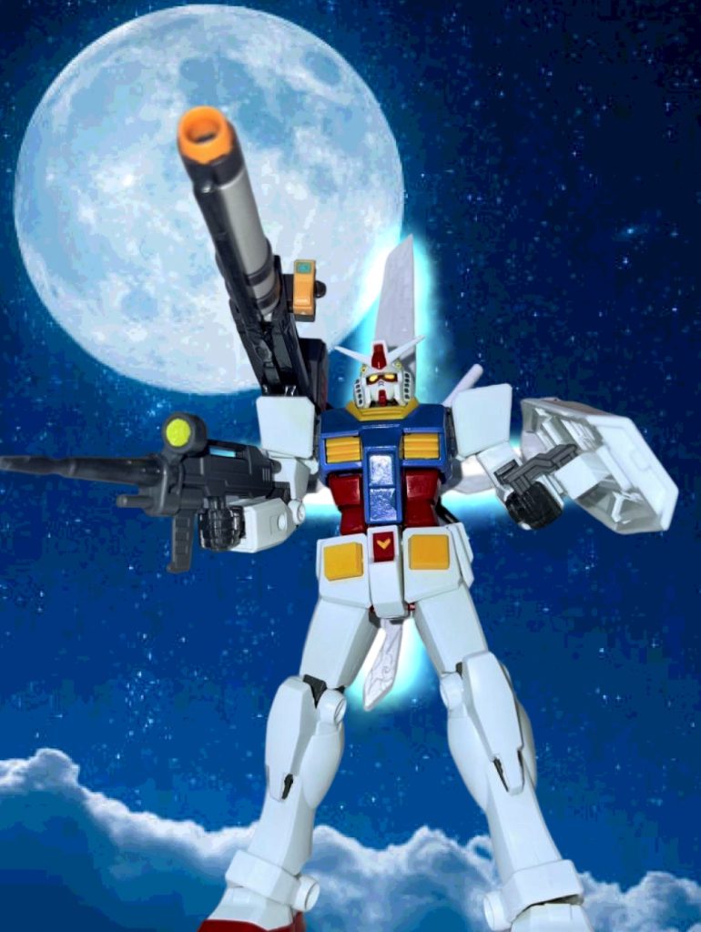 ここから俺設定。かつてネオワールドでは地上に優れたテクノロジーを持つ超古代文明が存在し、彼らは巨大な「機械人形」や「天の島」と呼ばれる人口の大地を宇宙に開発し、繁栄していた。文明はいつしか滅び、数千年が経った。考古学者のインディガンダムDXの住む北アメリア大陸西部の峡谷で、巨大な「白い巨人」の像が発掘される。が、単なる巨人像ではなく機械仕掛けの像だった・・・。不思議に思ったインディはジャンク屋「フリーデン」を営む天才メカマンの少年キッドに分析とリペアを依頼した。同じ頃バビロニア(今の西アジア)のエテメナンキ遺跡で発掘調査を行っていたかつての恋人で同じ考古学者の女性トニア・マームは数千年前の古代文明の機械の破片を発見した。トニアは機械の破片をインディに渡すべく北アメリア大陸のイングレッサのバルチャー大学(ここにインディの家がある。)で彼と落ち合う事にした。インディは大学でトニアとキッドに接触し、機械の破片と巨人像のオリジンが同じだと判断した。数日後ロボット工学の権威であるタイレル博士が設立した大企業「タイレル社」が開発した4体のレプリカント(武者頑駄無で言う鉄機武者のようなもの)が月の開拓地から脱走した。※補足するとこの世界は「スペースブリッジ」と呼ばれる瞬間転送装置のおかげであらゆる場所へ瞬時に行く事ができるのだ。タイレル社は考古学の面でも精通しており、インディの研究のサポートも行っていた。なお社長令嬢のサラ・タイレルはインディとは幼なじみで、レプリカントも古代文明の技術を解析して生み出されたものである。仲間の支援を受け、インディはトニアと共に一路バビロニアへ飛んだ・・・。