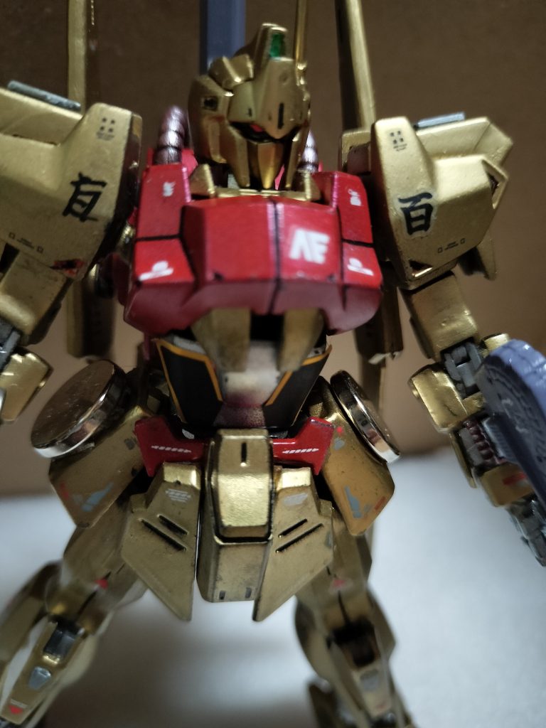 武器は腰に装着用に磁石しよう。百式の武装は普通すぎるので、リックディアスのビームピストルを一丁！