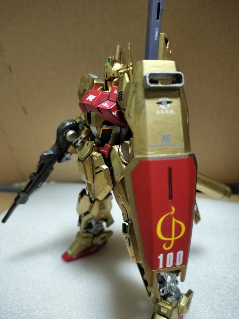 シールドは取り外し可能に(穴開けただけですが)。