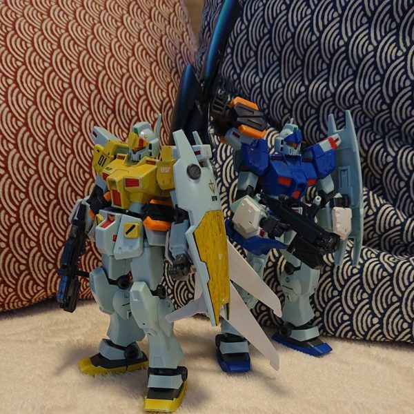 ジムカスタム機動力強化型(黄)&ジムカスタム防御力強化型(青)