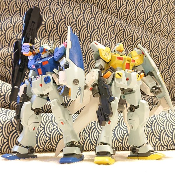 ジムカスタム機動力強化型(黄)&ジムカスタム防御力強化型(青)