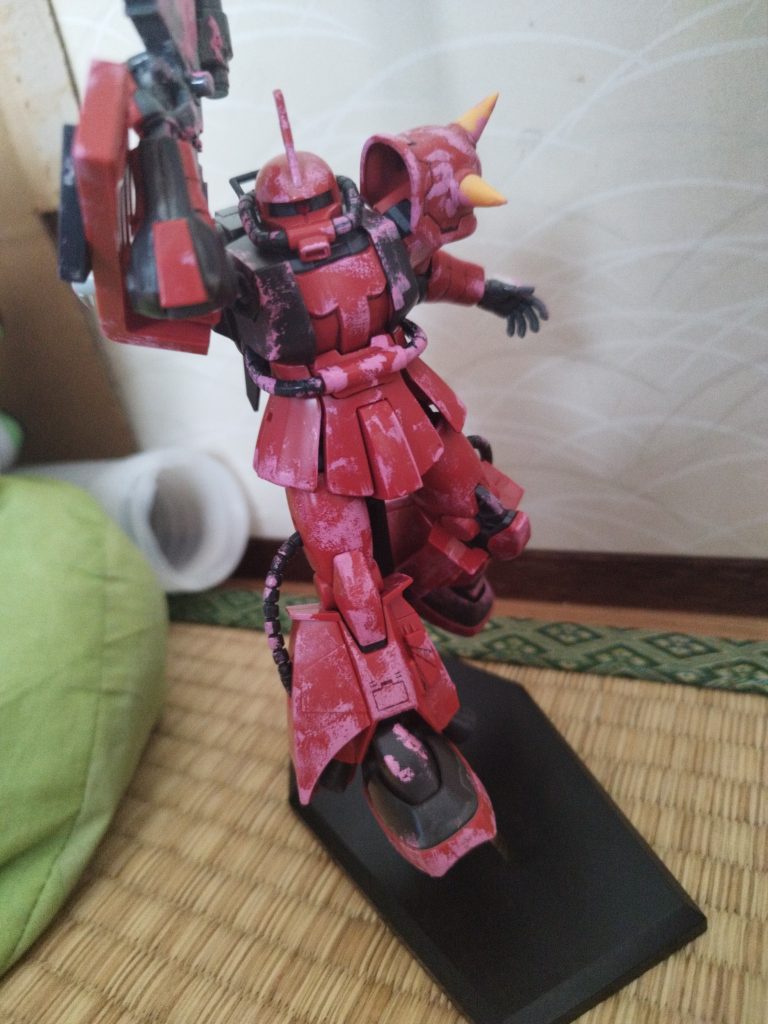 足にはバーニアがついていますがほぼ使用することはありません隠密作戦などが多いためバーニアは消音機能がついています